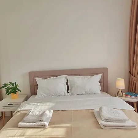 Skyblue Central Apartment - 2 Bedrooms & Free Parking Oradea Exterior photo