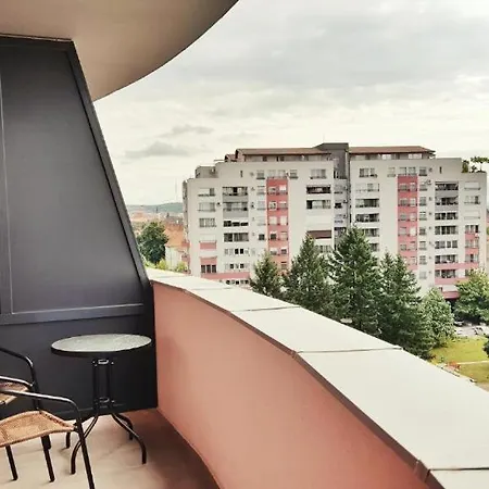 Skyblue Central Apartment - 2 Bedrooms & Free Parking Oradea Exterior photo