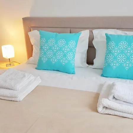 Skyblue Central Apartment - 2 Bedrooms & Free Parking Oradea Exterior photo