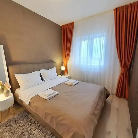 Skyblue Central Apartment - 2 Bedrooms & Free Parking Oradea Room photo