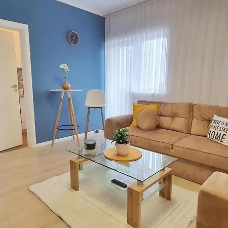 Skyblue Central Apartment - 2 Bedrooms & Free Parking Oradea Exterior photo