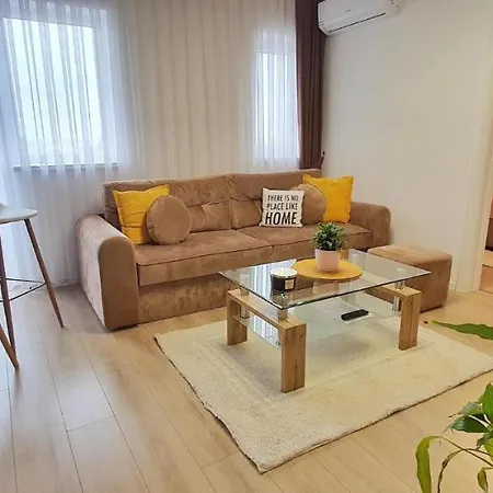 Skyblue Central Apartment - 2 Bedrooms & Free Parking Oradea Exterior photo