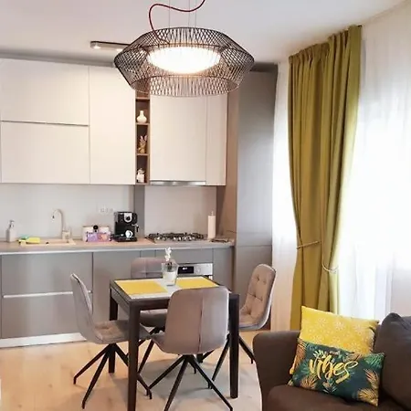 Skyblue Central Apartment - 2 Bedrooms & Free Parking Oradea Room photo