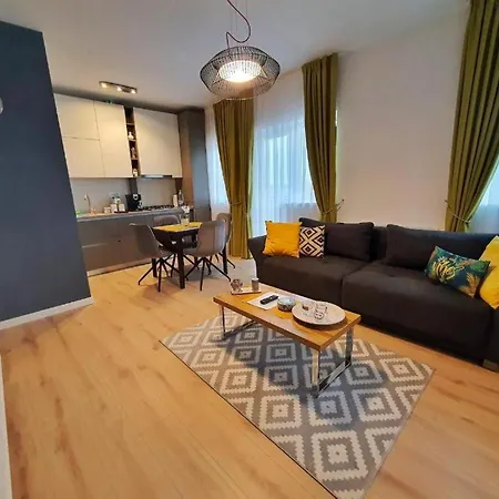 Skyblue Central Apartment - 2 Bedrooms & Free Parking Oradea Room photo