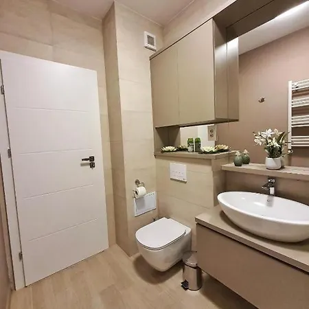 Skyblue Central Apartment - 2 Bedrooms & Free Parking Oradea Room photo