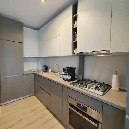 Skyblue Central Apartment - 2 Bedrooms & Free Parking Oradea Room photo