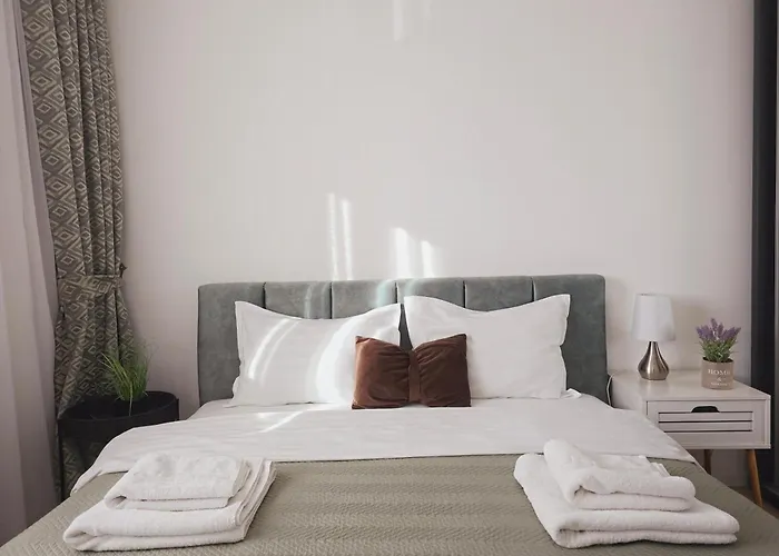 Skyblue Central Apartment - 2 Bedrooms & Free Parking