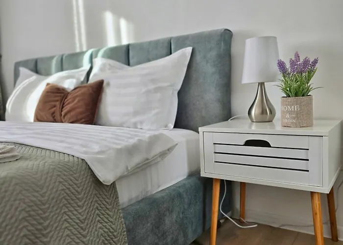 Skyblue Central Apartment - 2 Bedrooms & Free Parking