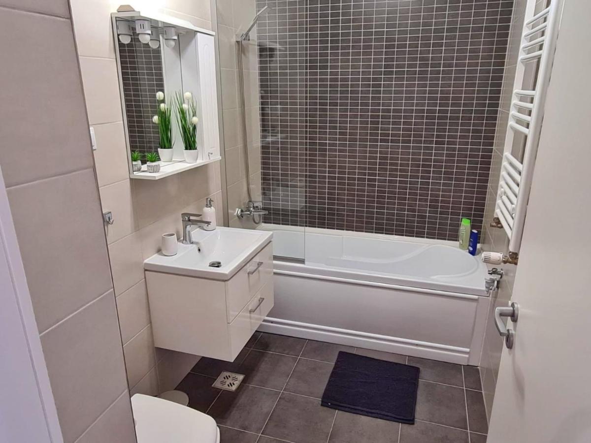 Skyblue - 2 Bedrooms & Free Parking