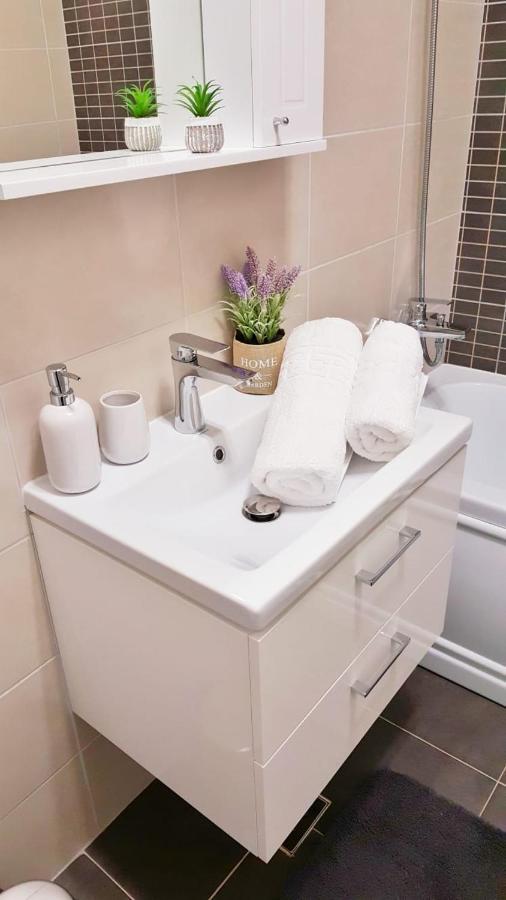 Skyblue - 2 Bedrooms & Free Parking Oradea
