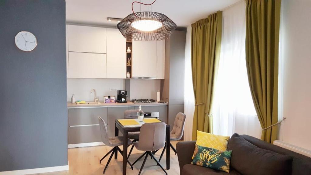 Skyblue - 2 Bedrooms & Free Parking Oradea